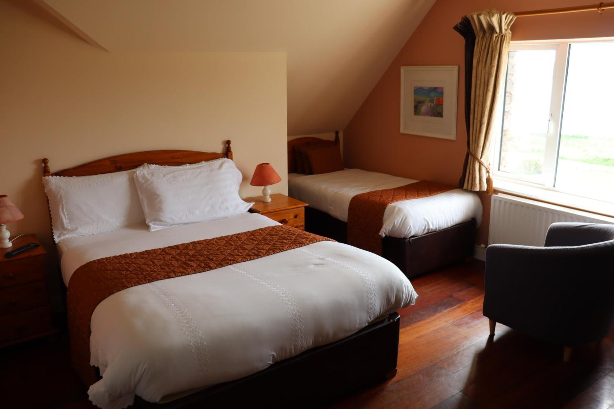 The Old Pier Guest Accommodation, Bed Only, No Breakfast Ballydavid Exterior photo